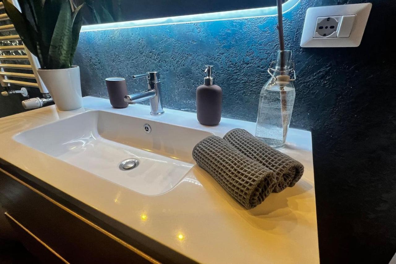ミラノPrestigioso Trilocale Sui Navigli Con A/C & Wi-Fiアパートメント エクステリア 写真